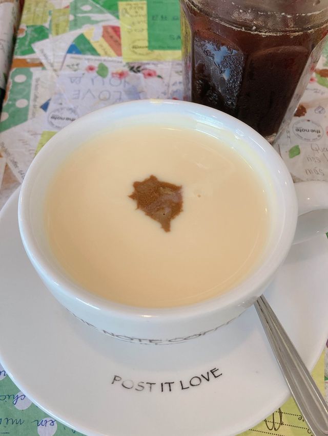 【ハノイ】沢山のカラフルな付箋に囲まれて過ごす🌈新感覚cafe☕️