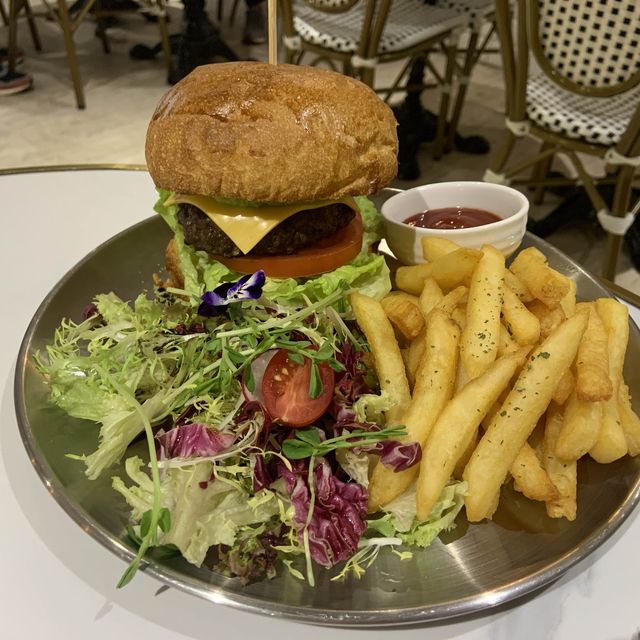 [荔枝角］工廠穩世高質cafe
