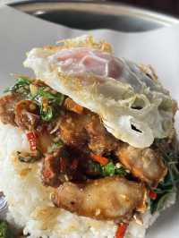 ปุ้ม กะเพราวัดใจ  