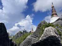 Unseen ลำปาง วัดสวยเจดีย์สีขาว บนยอดเขาสูงเสียดฟ้า