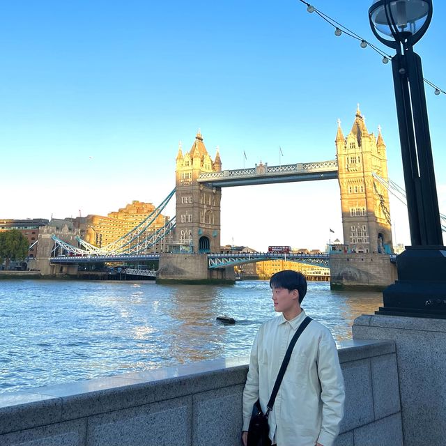 런던의 굳건함을 드러내는 거대한 다리, 타워브릿지🌉