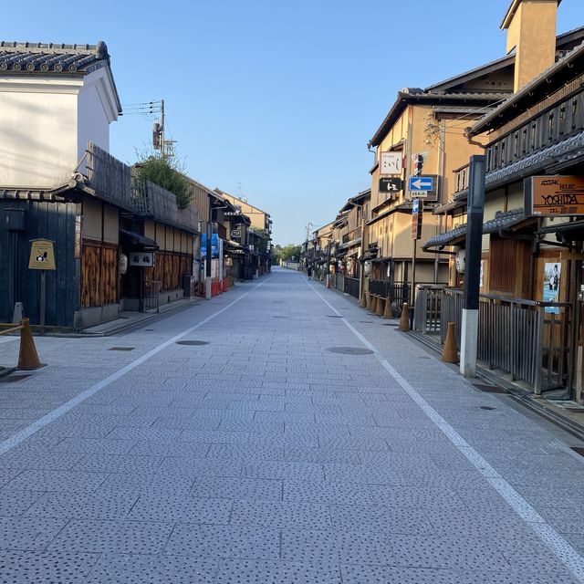 京都！祇園町南側の花見小路（はなみこうじ）伝統的建物の町並み鑑賞