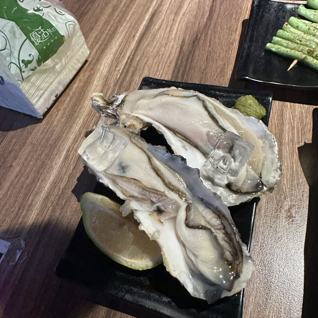 台北東區必吃小酌平價串燒，串在一起平價串燒！好吃、好氣氛，快來吃看看！