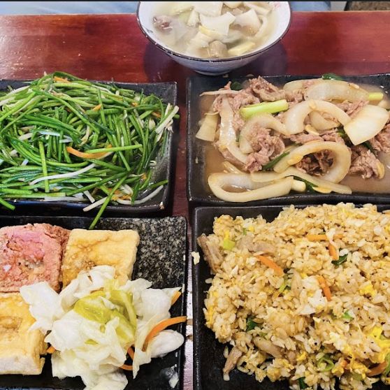 苗栗泰安老街牛肉麵館～知名三色臭豆腐～