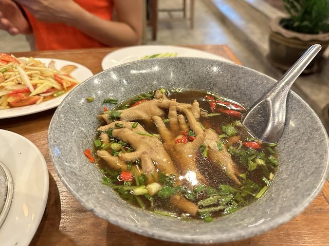 เนื้อตุ๋นหม้อไฟ หน้าหาดในยาง จ. ภูเก็ต 
