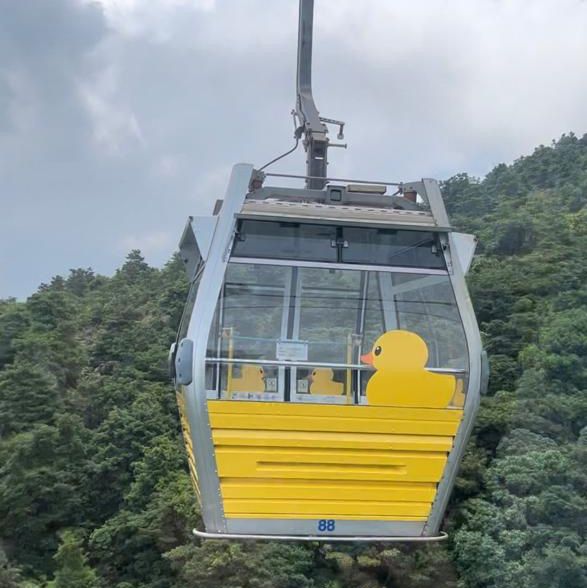 泡泡浴主題橡皮鴨纜車登陸昂坪 必打卡! 泡泡浴主題橡皮鴨纜車登陸昂坪 必打卡!