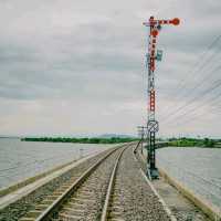 ทางรถไฟลอยน้ำ