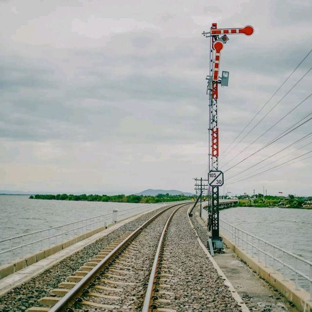 ทางรถไฟลอยน้ำ