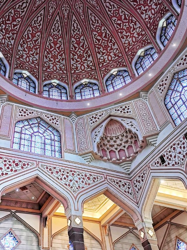 The unique architectural of the ‘Pink Mosque’