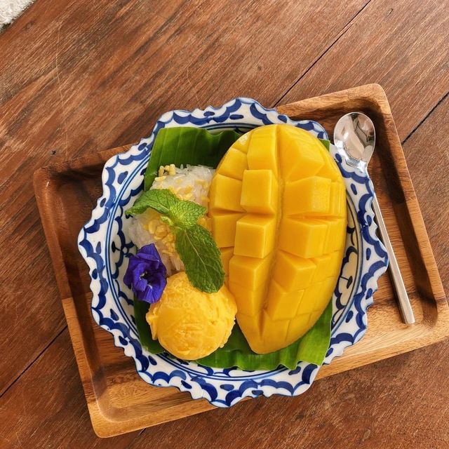 Baan Kao Nhom deserts and cafe
