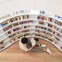 Library @ Orchard ห้องสมุดสิงคโปร์สุดเก๋ 