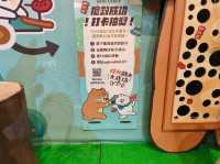 高雄夢時代-免費貼圖特展🎀|醜白兔的森林奇遇|（可可愛愛探險去）