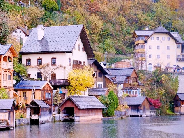 Stunning Autumn in Hallstatt Austria