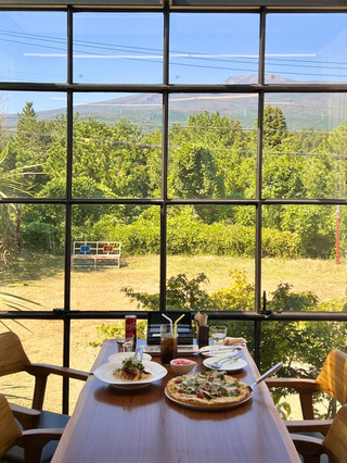 한라산을 가까이서 바라볼 수 있는 서귀포시 분위기 맛집