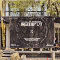 Roast8ry LAB  ร้านคาเฟ่ชื่อดังของเชีย