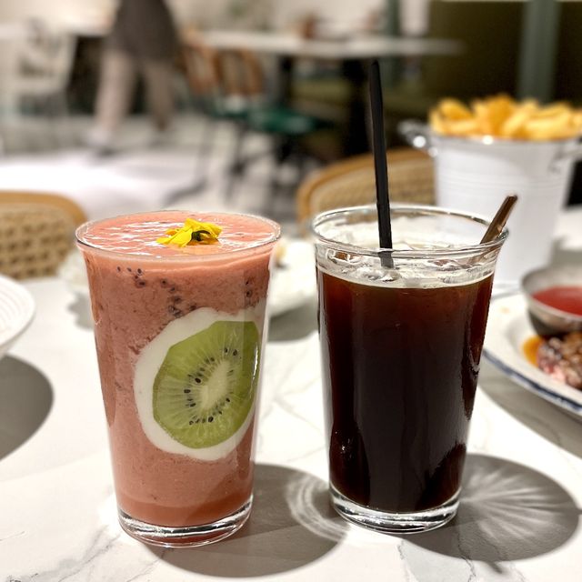 旺角朗豪坊文青café 出色牛角窩夫/扒類任食薯條