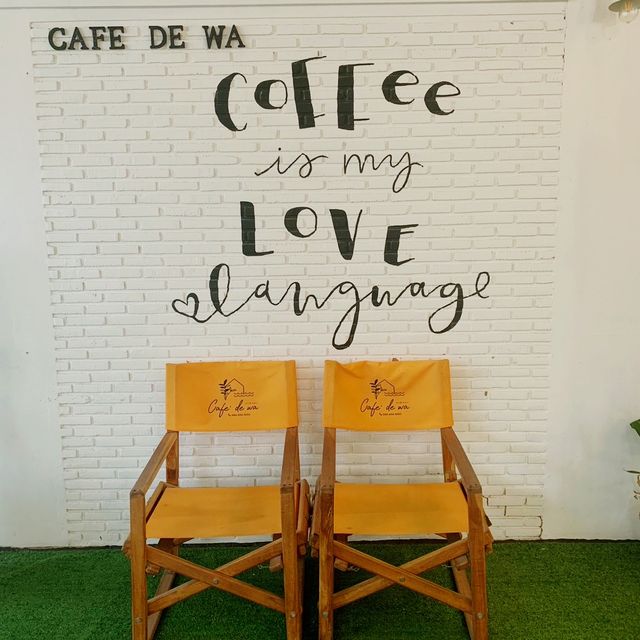 Cafe’ de wa บ้านกรูด บางสะพาน คาเฟ่โทนสีเหลือง