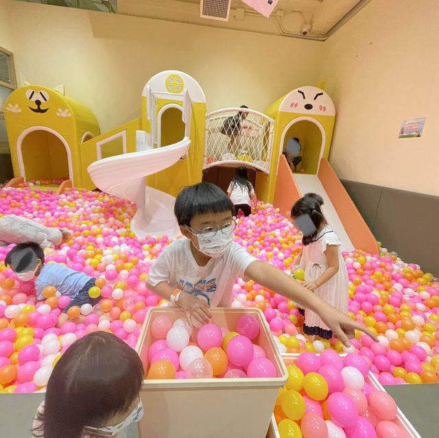 韓燒親子餐廳，小朋友穿韓服玩遊樂場！