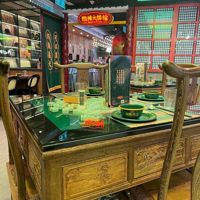 玩味十足的大排檔，打卡美食兩不誤