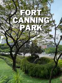 นั่งเล่นที่สวนสาธารณะ Fort Canning Park