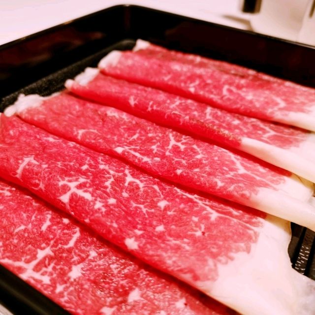 Sloth SukiyaKi มีทั้งซูชิ ซาชิมิ