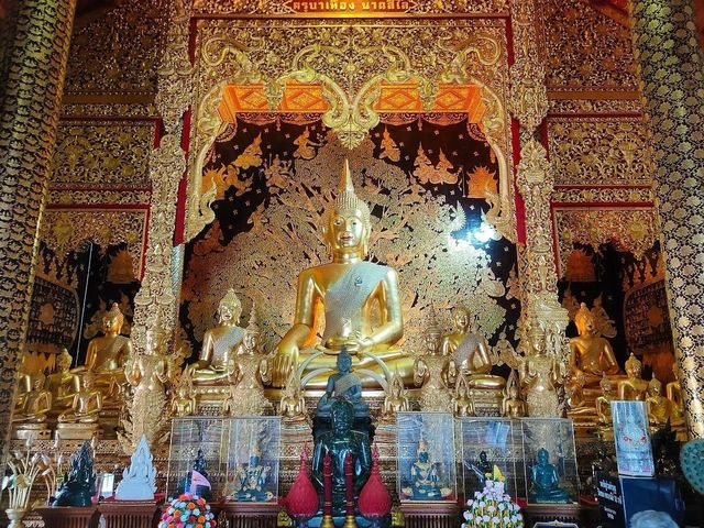 ไหว้พระที่  วัดเด่นสะหลีศรีเมืองแกน 🙏🏻🙏🏻 ไหว้พระที่  วัดเด่นสะหลีศรีเมืองแกน 🙏🏻🙏🏻