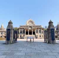 オリエンタルな寺院　築地本願寺
