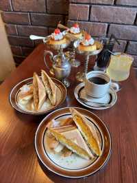 【福岡カフェ】煉瓦とステンドグラスに囲まれたレトロ喫茶☕