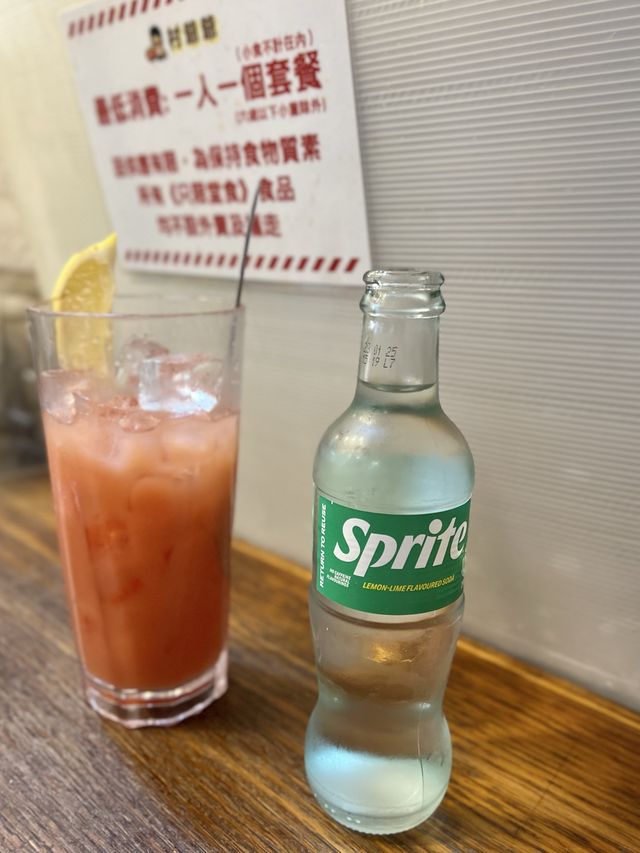  人氣龍蝦湯泡飯、鮑魚花膠雞煲翅