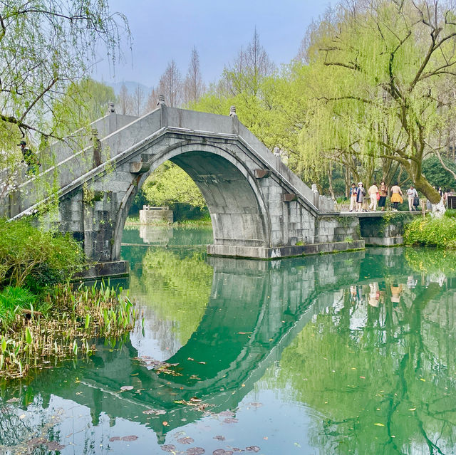 Jihong Bridge: Nature's Rainbow Gateway