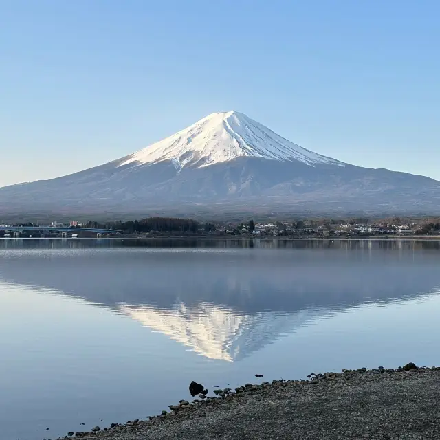 「Mount Fuji's Stunning Beauty, Lakeside Serenity」- A Rich Experience at Lake Kawaguchi.