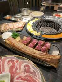 夜景。韓燒。美味大牛骨