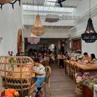 คาเฟ่เขาหลัก