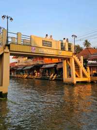 ตลาดน้ำอัมพวา