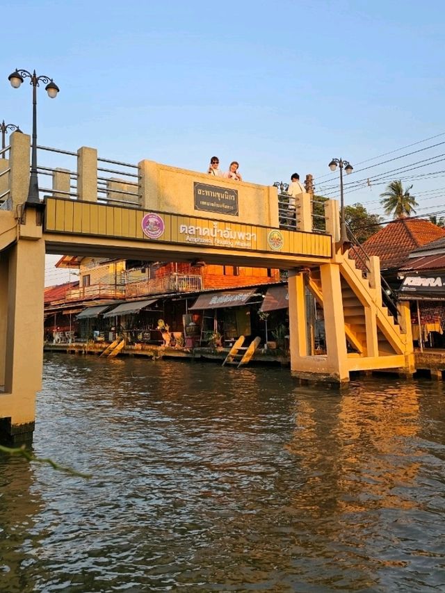 ตลาดน้ำอัมพวา