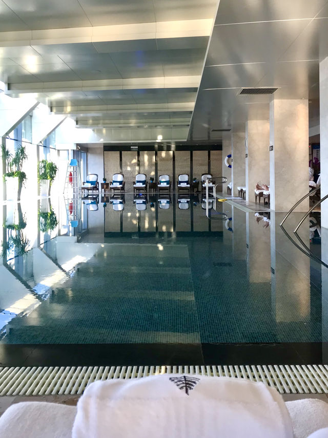 โรงแรม 🏨 หรูบนย่านธุรกิจแต่สงบและน่าพักผ่อน 