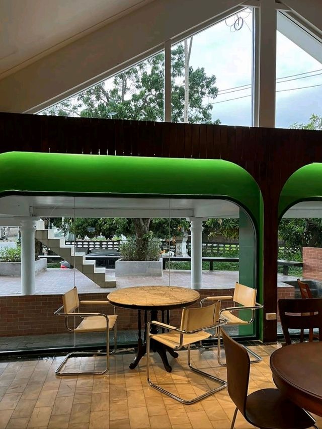THURSDAE คาเฟ่ชาใต้ ย่านถนนสนามบิน - เชียงใหม่