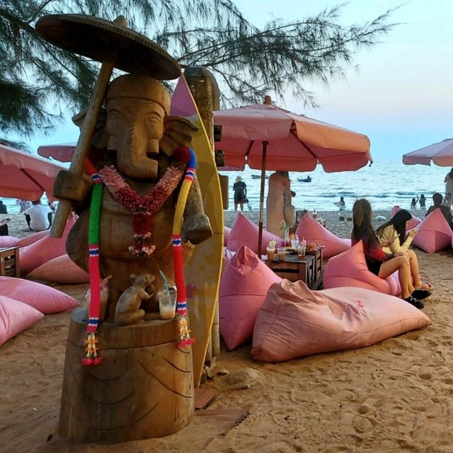 คาเฟ่สุดคิวท์ ริมชายหาด
