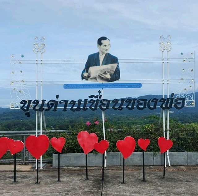 นั่งรถราง ชมเขื่อนขุนด่านปราการชล