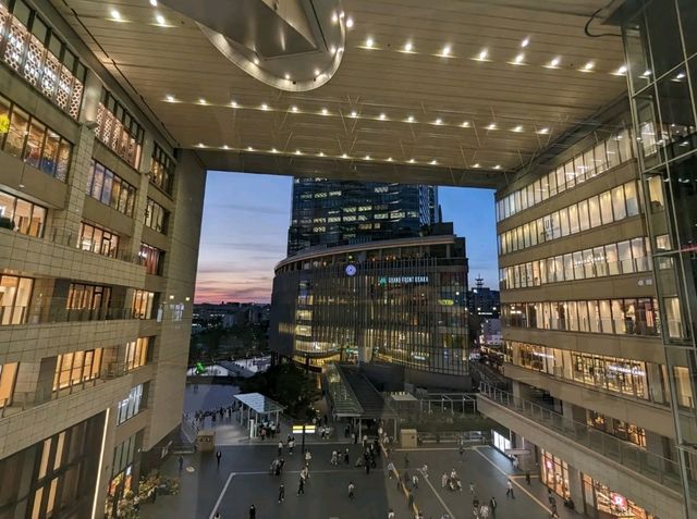 日本大阪-大阪梅田免費賞夜景逛街的好去處：時空の広場