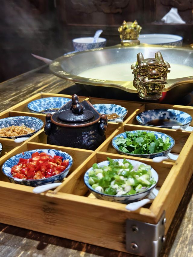 北角宮廷式火鍋，必點花膠雞湯