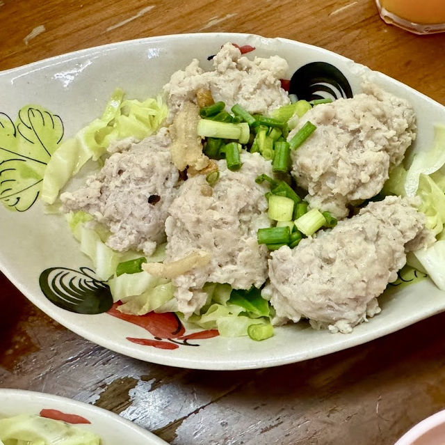 泰國曼谷 不經意的美味船麵 Zaew Noodle แซว ก๋วยเตี๋ยวลูกชิ้นปลา
