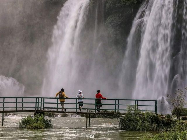 น้ำตกสองแผ่นดิน เวียดนาม-จีน Ban Gioc