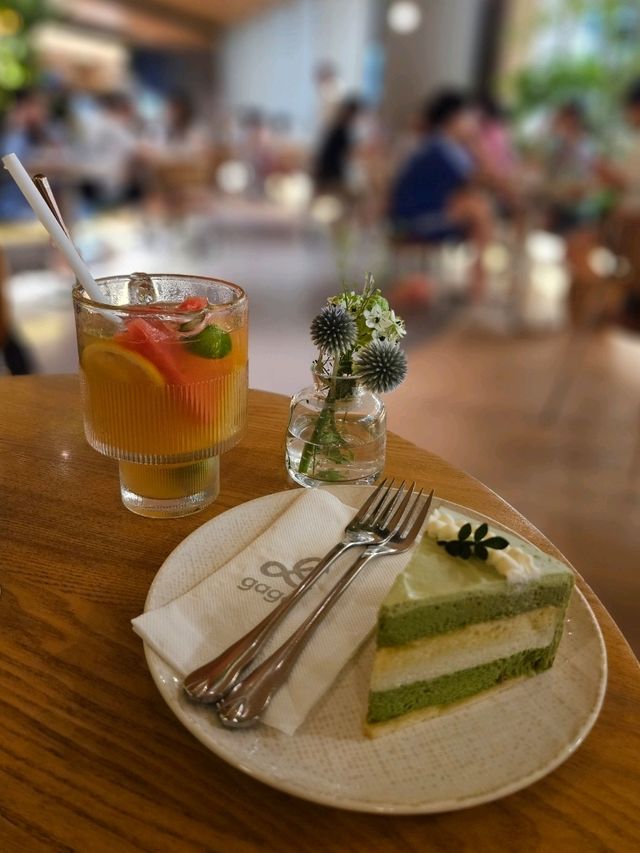 仿佛在熱帶森林一樣的特色餐廳 仿佛在熱帶森林一樣的特色餐廳