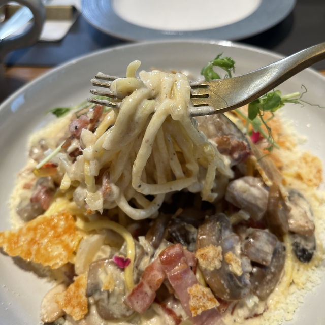 「Delish Kitchen by ALOT」：啟德商場的藝術餐廳，口碑一流！
