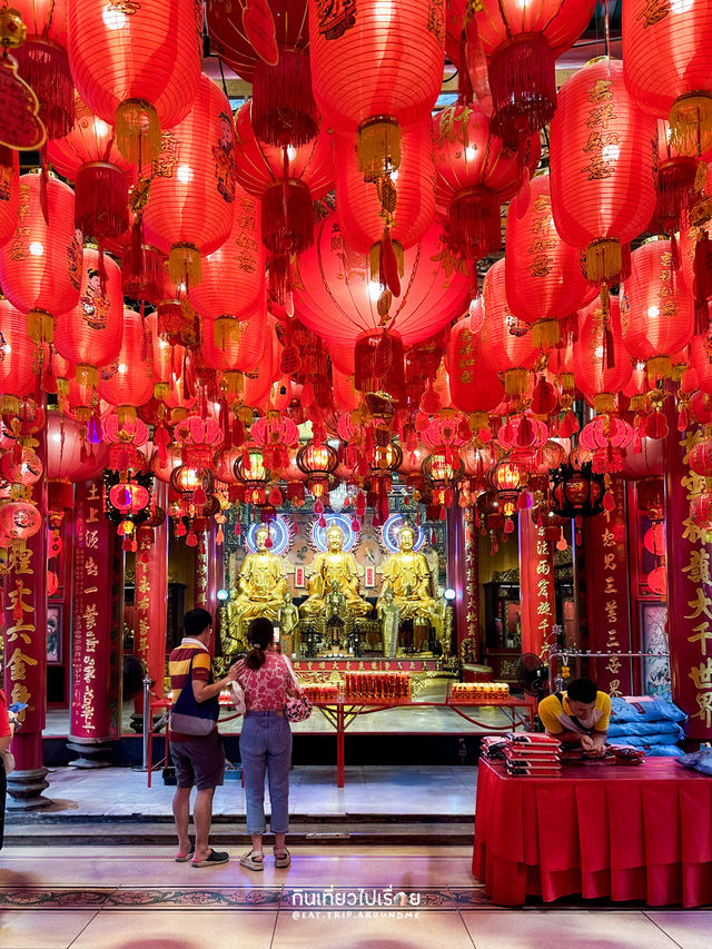 สักการะและชื่นชมความสวยงามของวัดมังกร