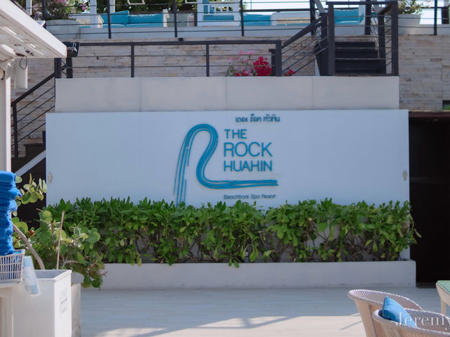 รีวิว The Rock Hua Hin 🌊 (สระว่ายน้ำสวย)
