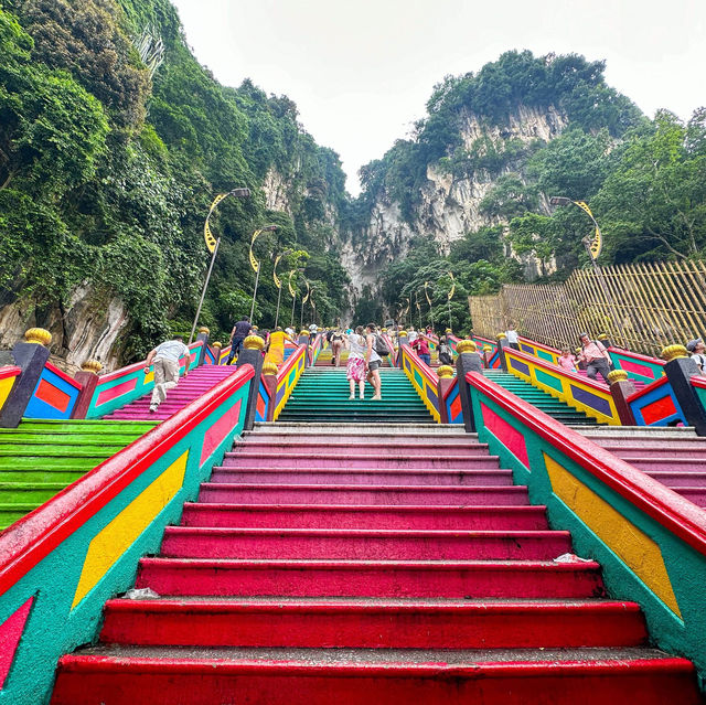 วัดถ้ำบาตู (BATU CAVES) ศาสนสถานฮินดูอันศักดิ์สิทธิ์