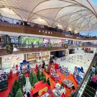 Newly renovated family friendly shopping mall!