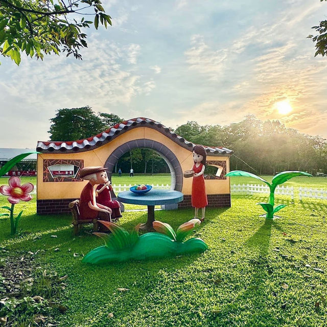 Explore Dragon Boat Adventures near Singapore’s Jurong Lake!